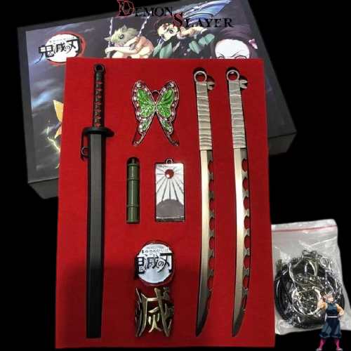 Coffret cadeau Demon Slayer avec katana Tanjiro et Inosuke